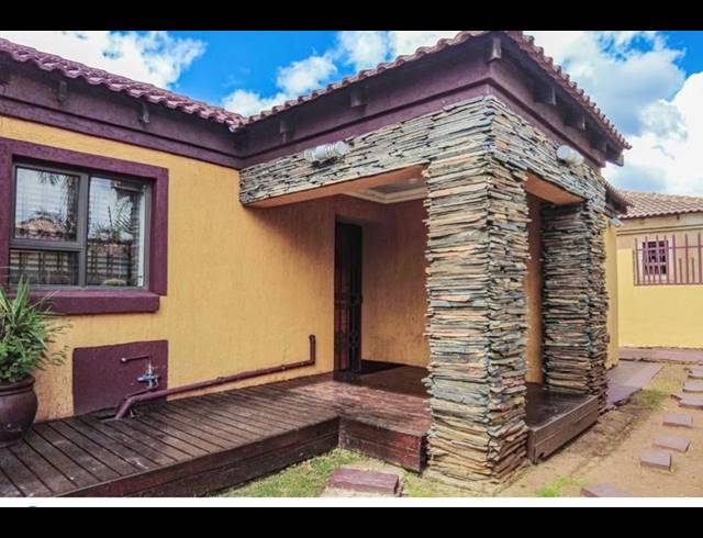 3 BEDROOM HOUSE FOR SALE IN KARENPARK